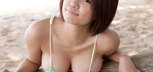 豊胸サプリなしの巨乳美女