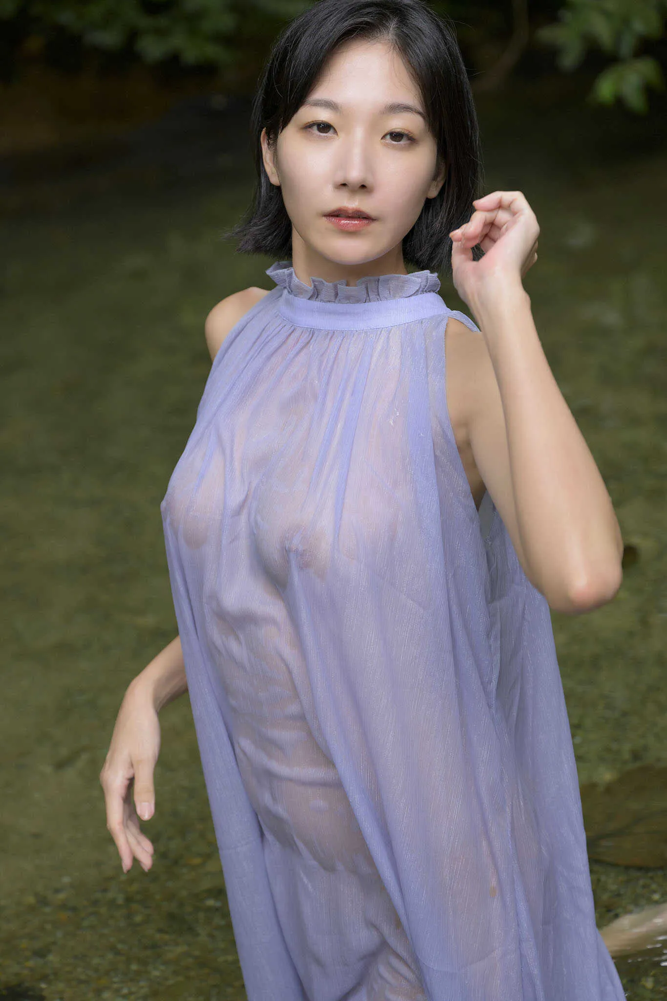 お盆前のヌード写真は透け