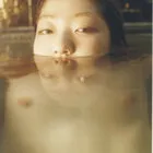 風呂ヌードであえての水の中
