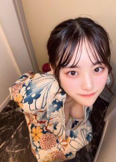 美女の前かがみの写真