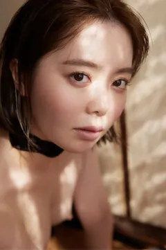 美女の顔とおっぱい