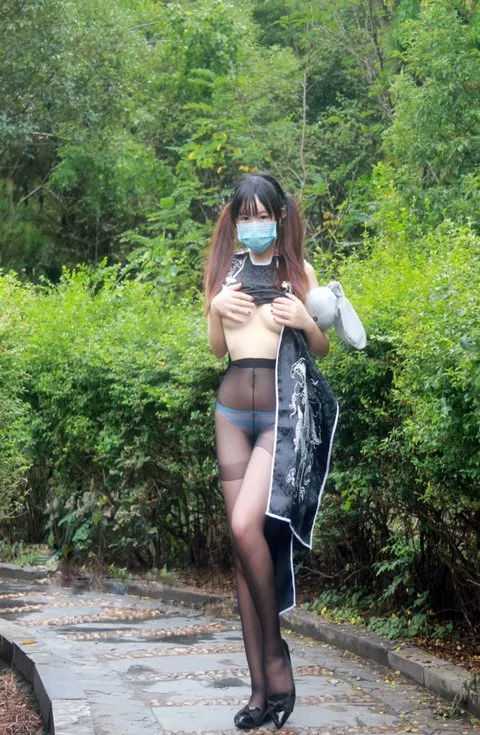 エロ写真に挑戦女子