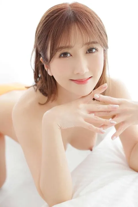 ひびきヌードのモデル５の中サムネ
