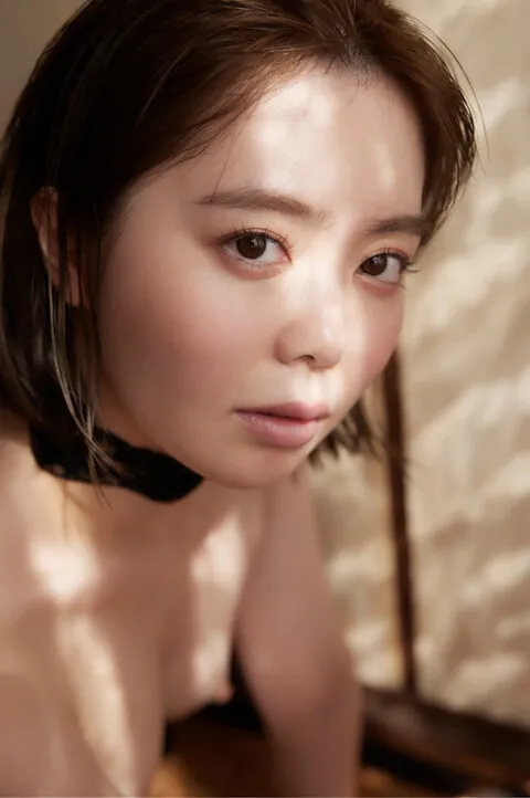 美女の顔とおっぱいの中サムネ